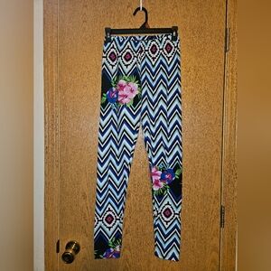 Leggings size M chevron print with flowers